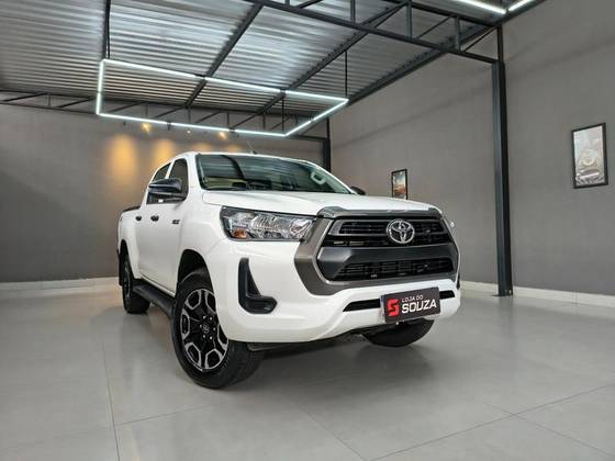 TOYOTA HILUX 2.8 D-4D TURBO DIESEL CD CONQUEST 4X4 AUTOMÁTICO